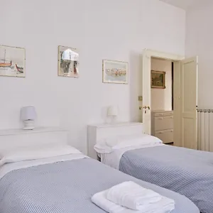 https://lustraferi-apartment.hotelslidodijesolo.com