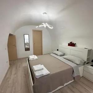 Rose's House Naples